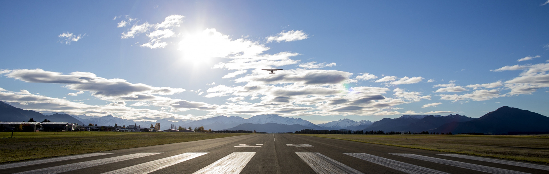 banner-wanaka-runway-with-plane